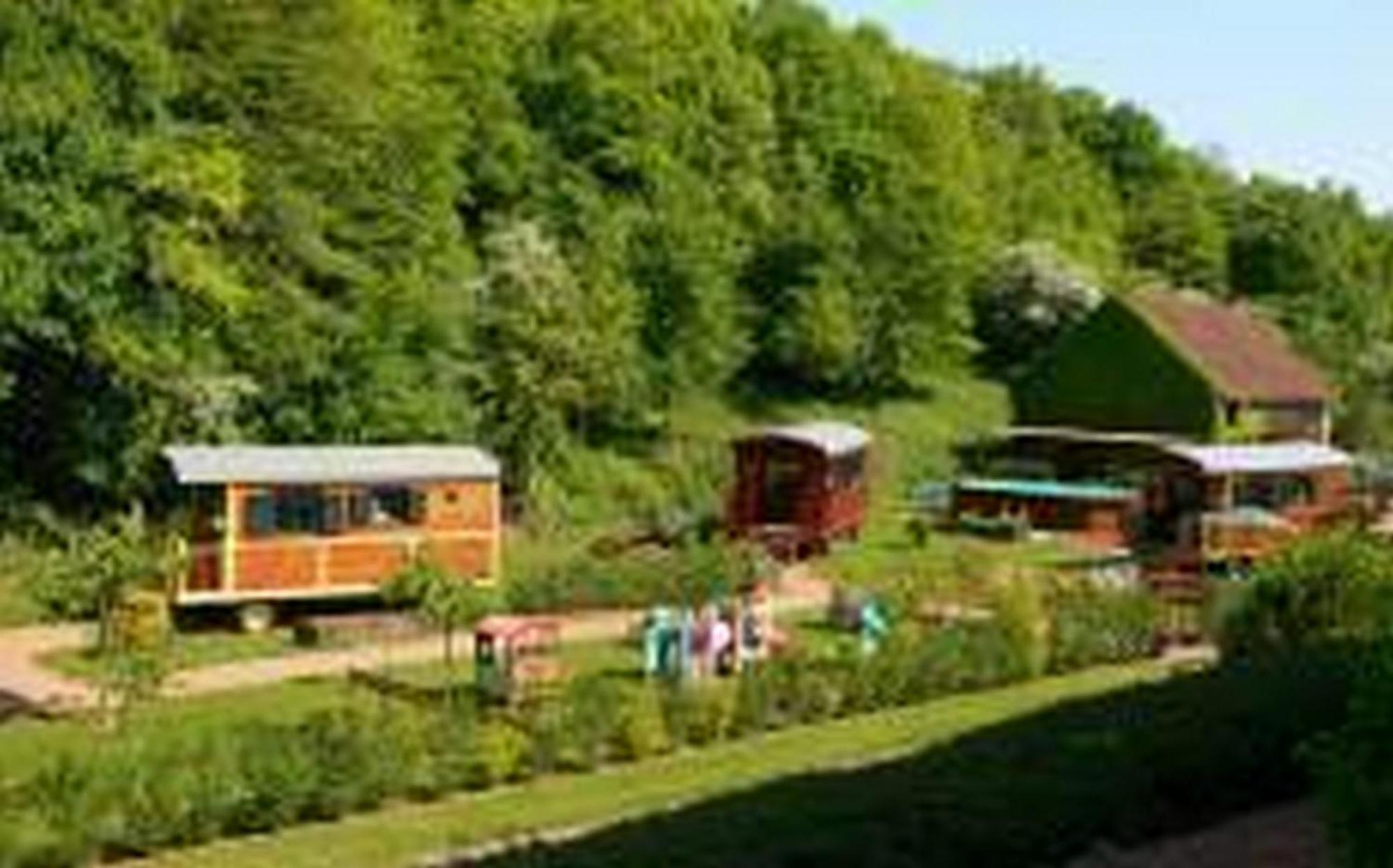 Les Roulottes De Maufront Hotell Ouagne Exteriör bild