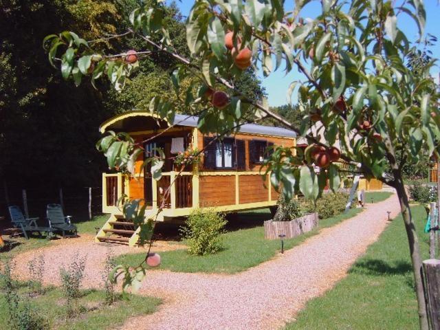 Les Roulottes De Maufront Hotell Ouagne Exteriör bild